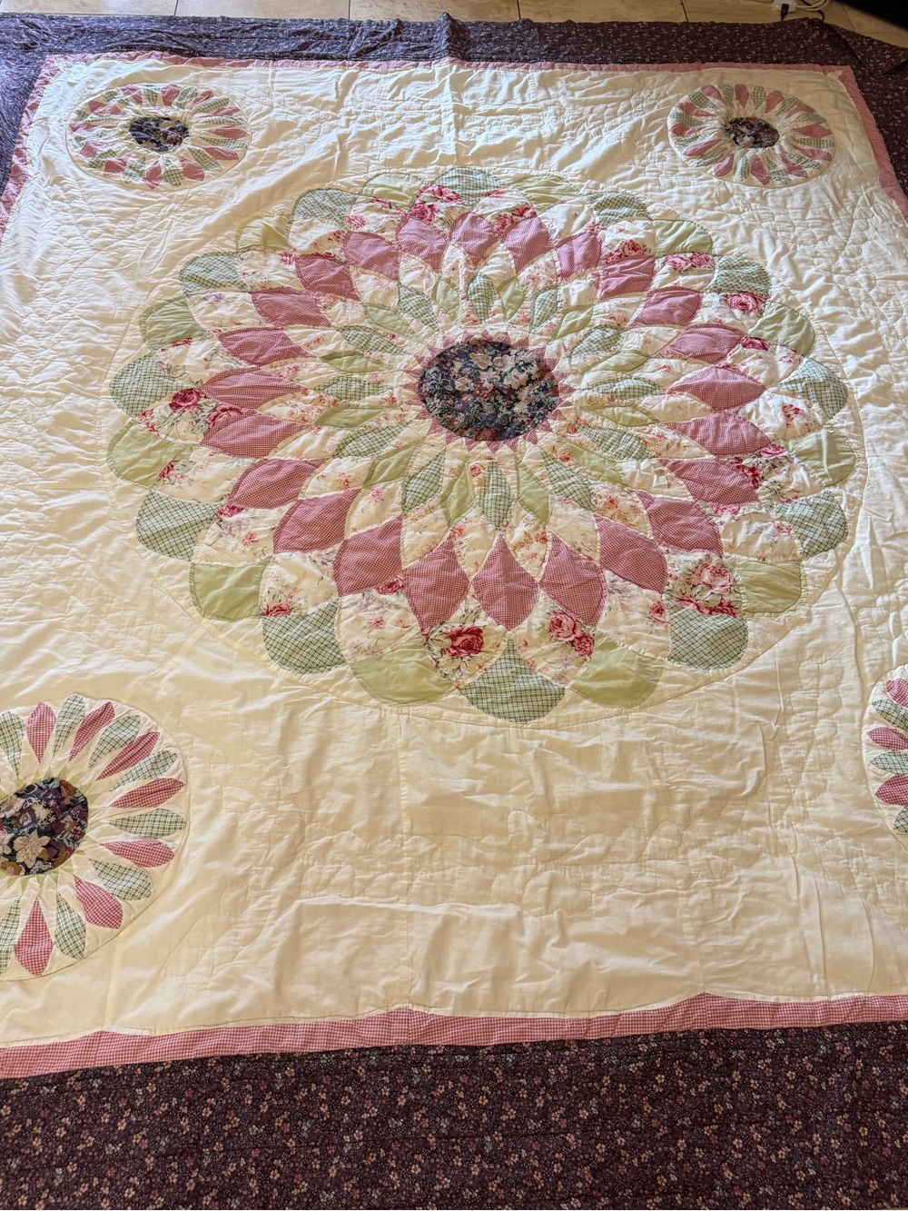 Vintage King Dalia Medallion Quilt, Handcrafted & Machine Made Farmhouse Cottage